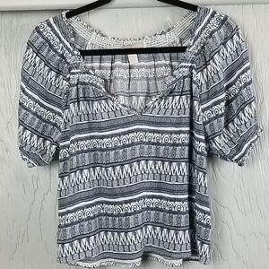 🖤 5/$20 🖤 FOREVER  21 navy & white top